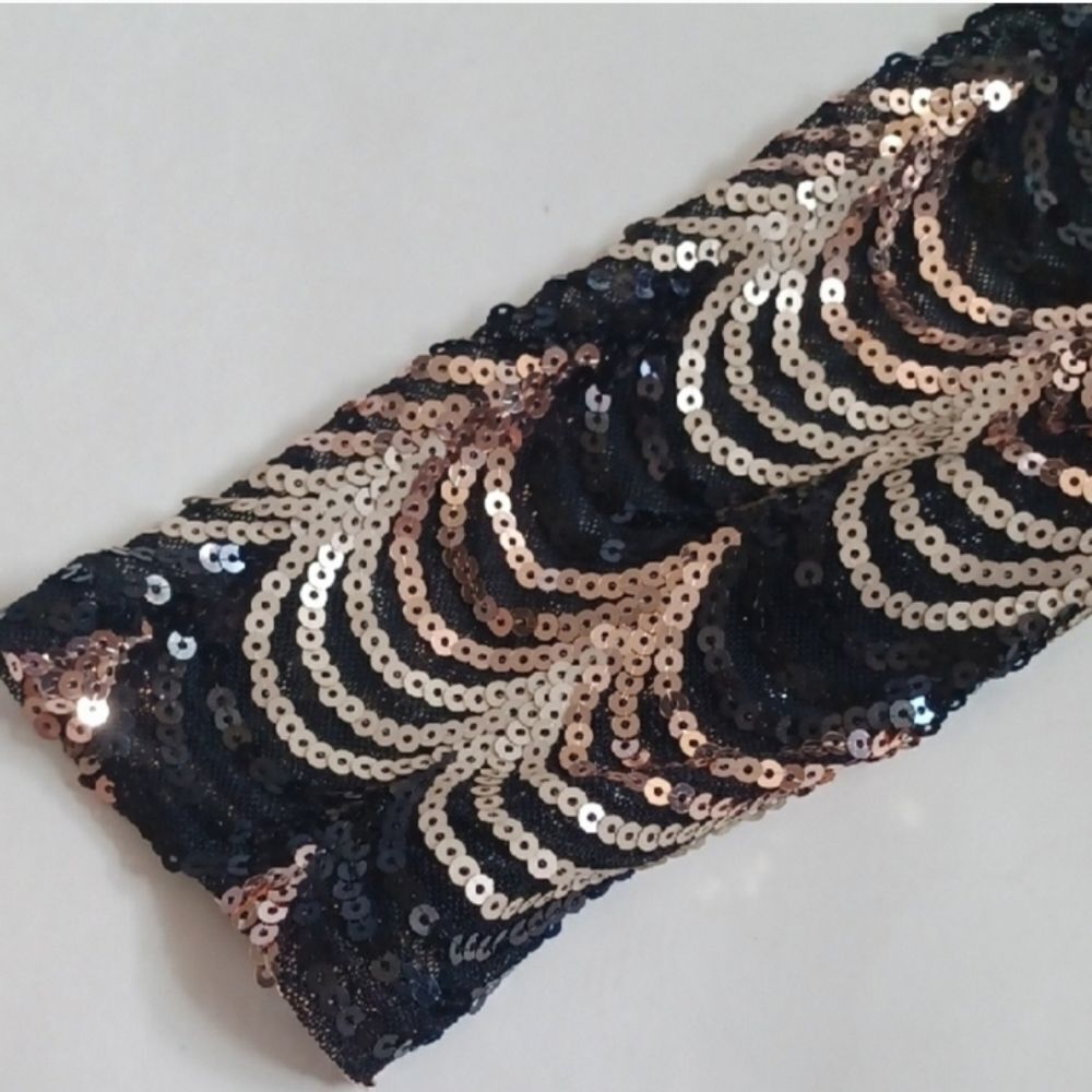 Elegant Black and Gold Sequin Dress - Picture 13 of 14